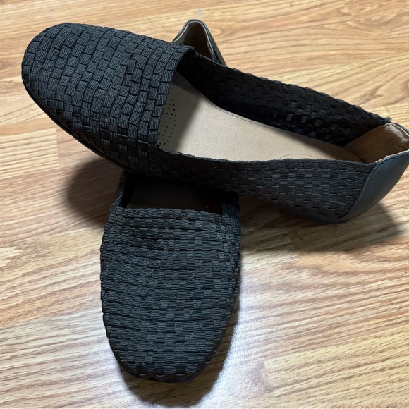 Comfortview Women's Dark Green Textured Loafers - Picture 1 of 7